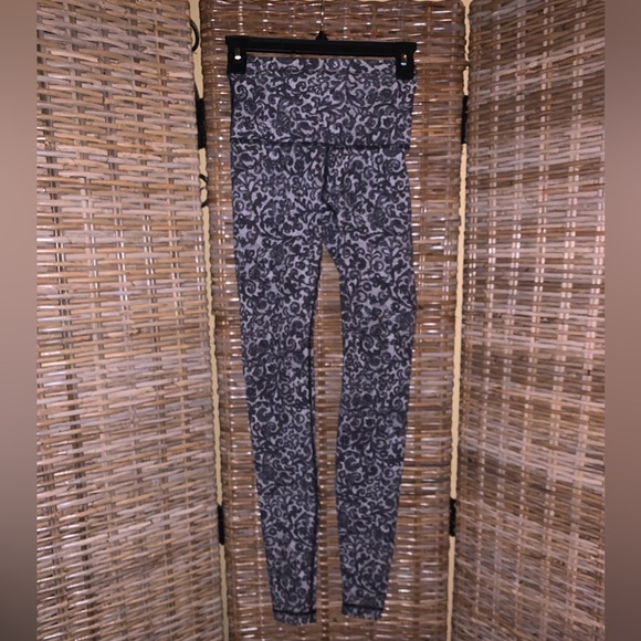 #34 Lululemon Wunder Under Pant (Hi-Rise)
Mini Cinder Lace White Black - Sz - Picture 6 of 10